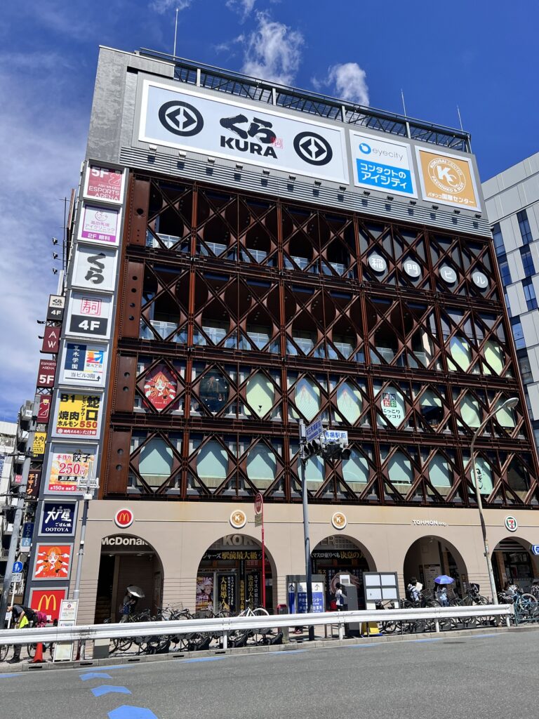 石庫門が入るビルの外観