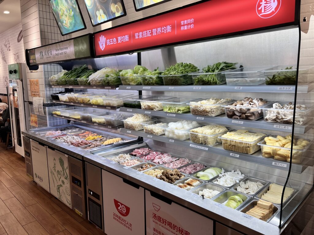 楊國福麻辣湯食材棚全景