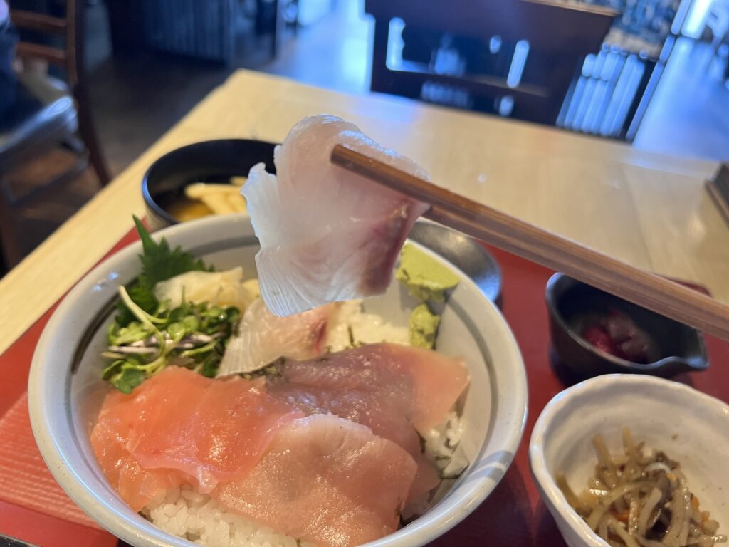 まるがまる鮮魚丼のひらまさ