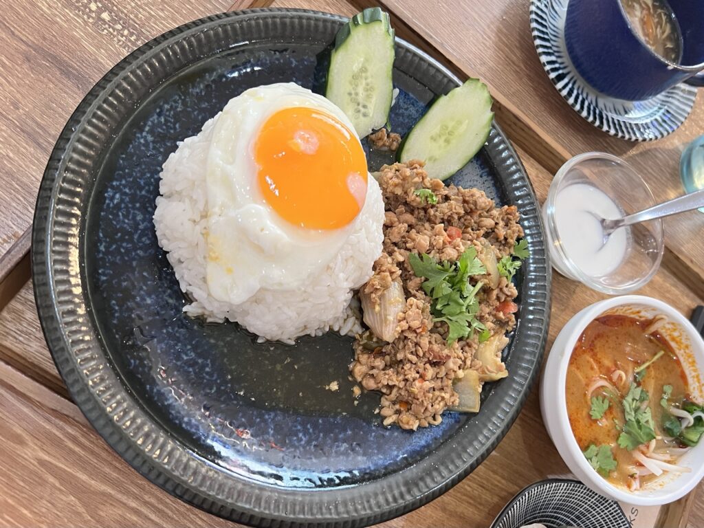 オリエンタルエレファントガパオライスアップ