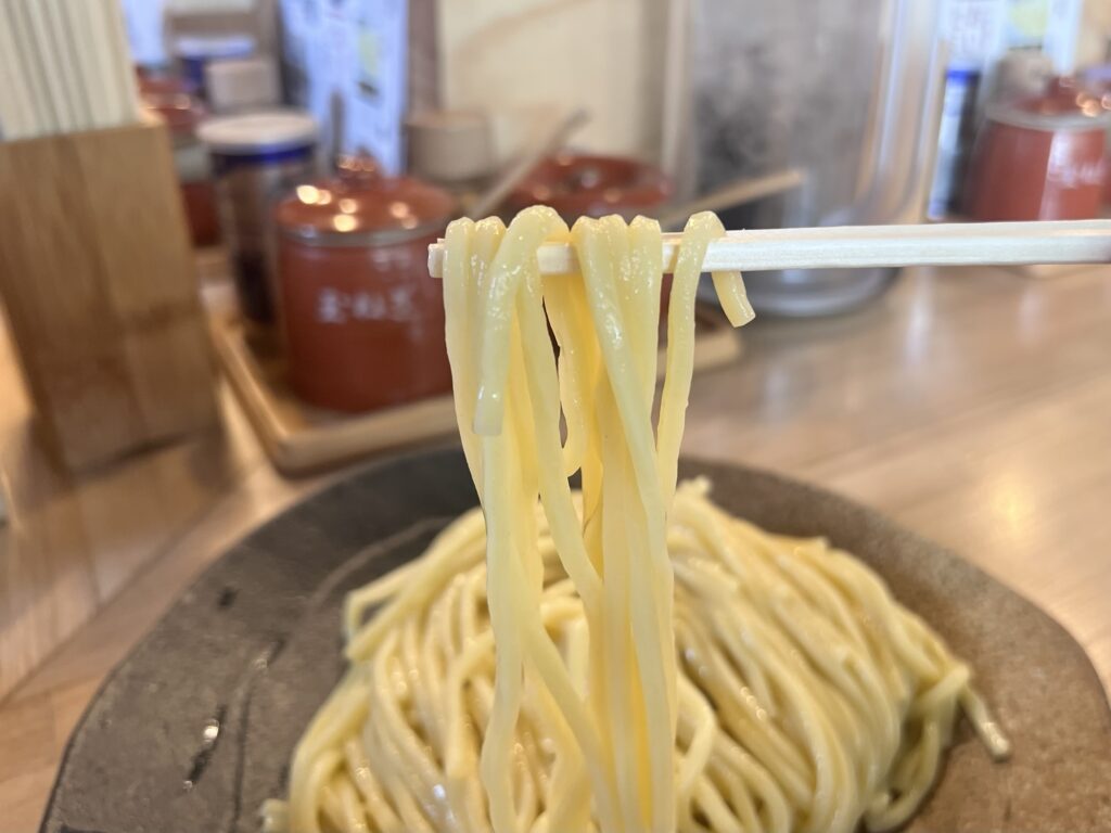 やすべえ麺リフトアップ