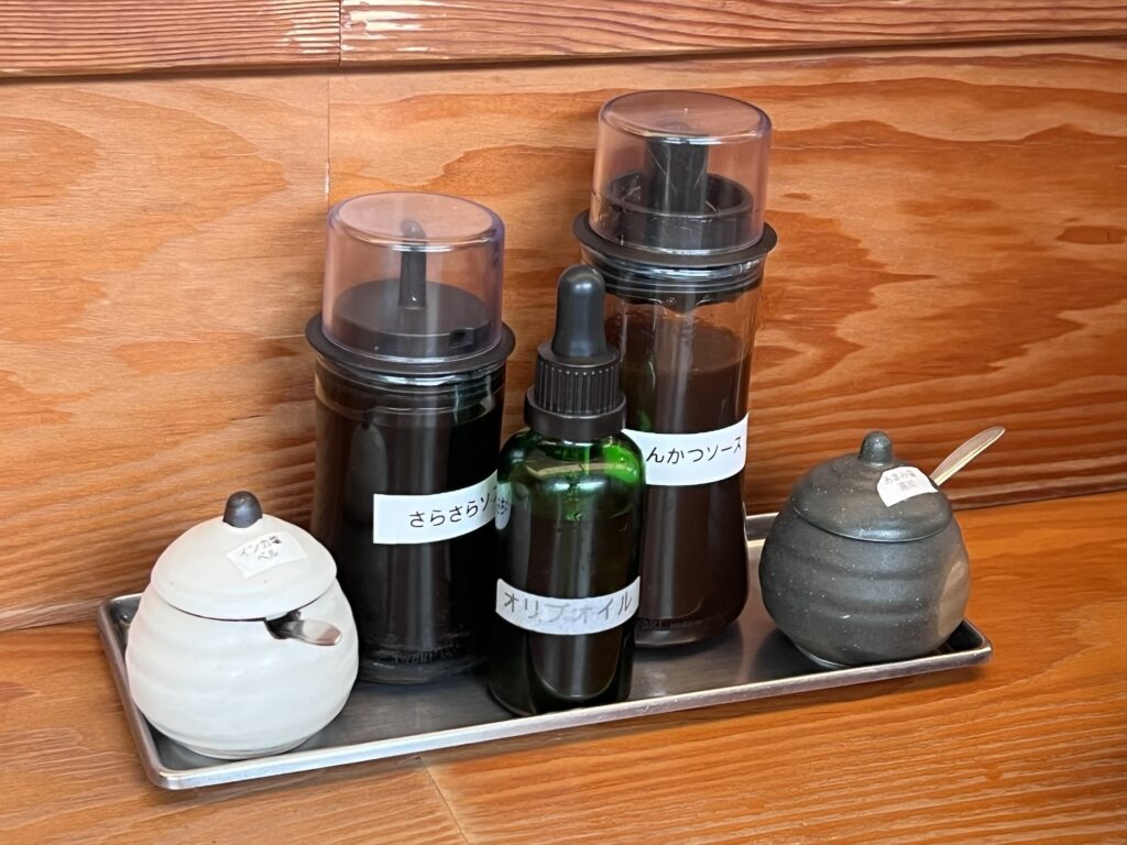 とんかつひなたソースと塩とオリーブオイル