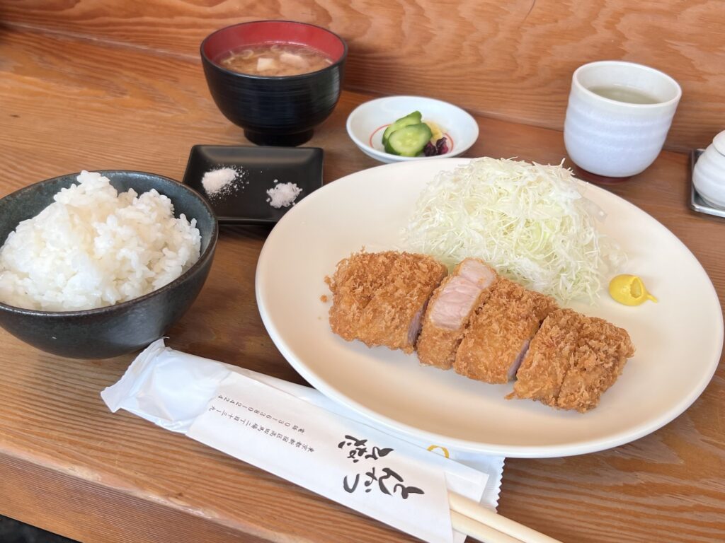 とんかつひなた漢方三元豚ロースカツ定食130g