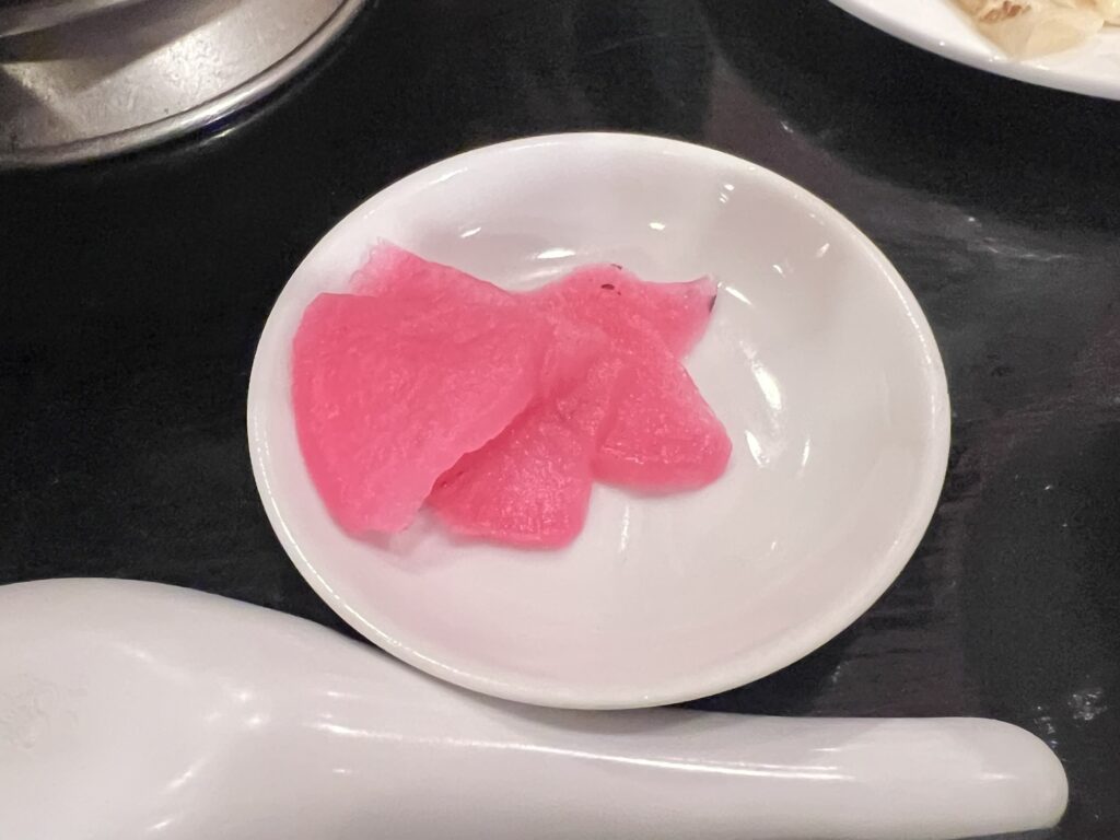 餃子の安亭大根の桜漬け
