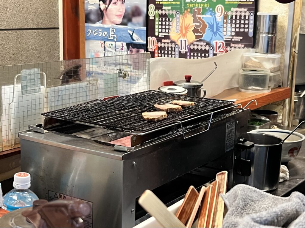 麺友一誠皮付きチャーシュー調理風景
