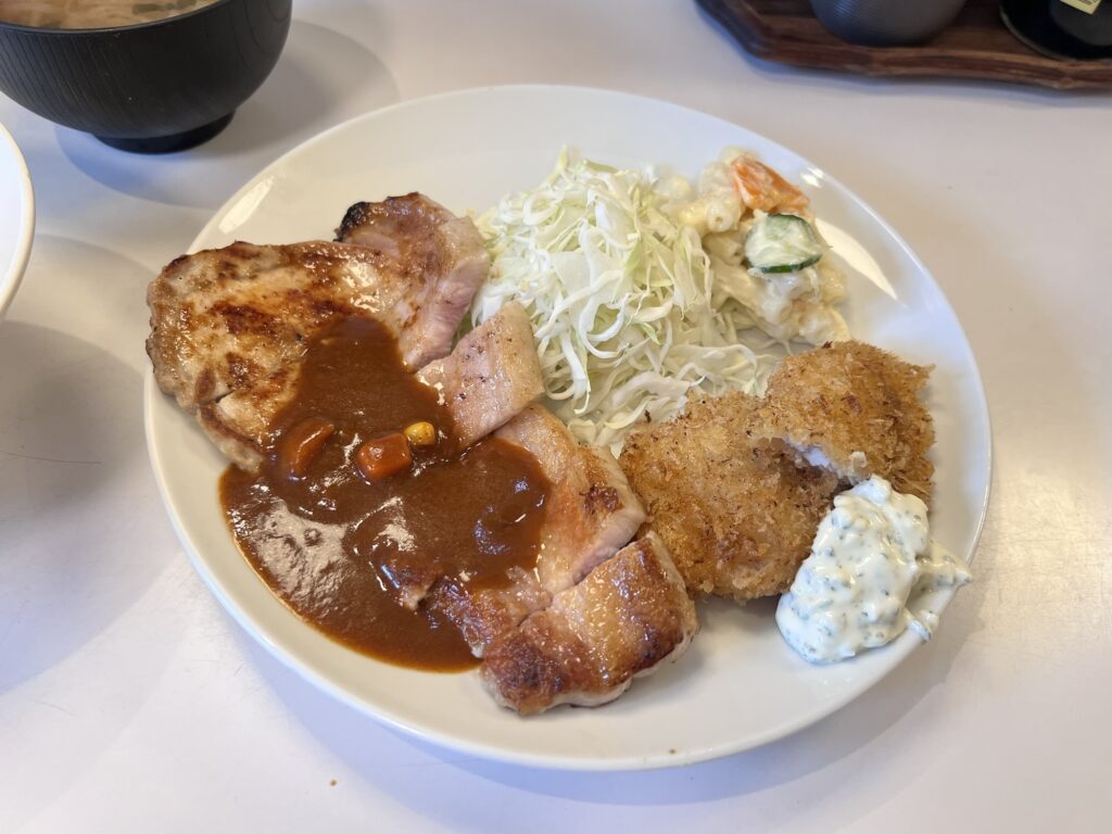 キッチンニュー早苗ポークソテーとアジフライ