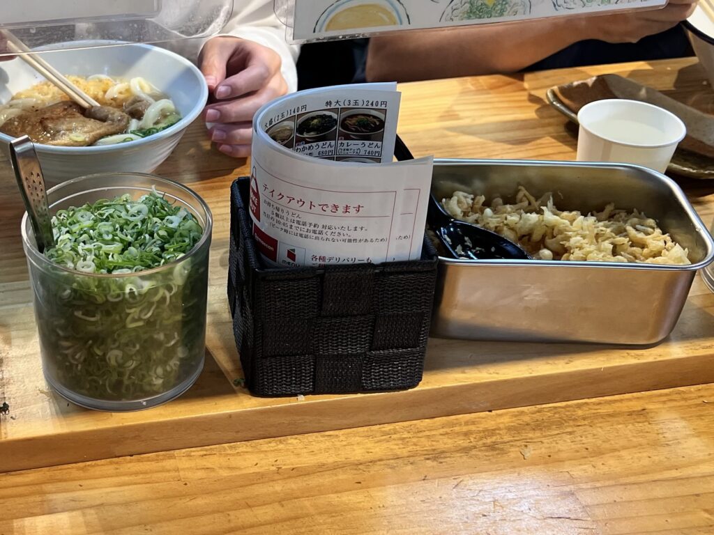 甚三うどんネギと天かす