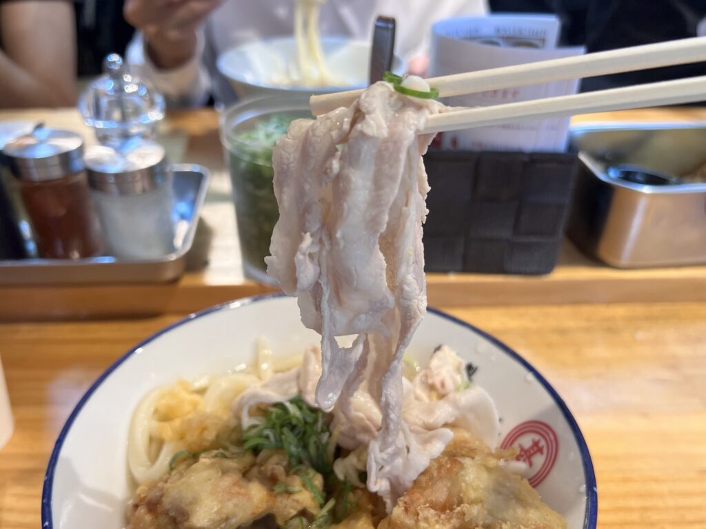 甚三うどん豚肉リフトアップ