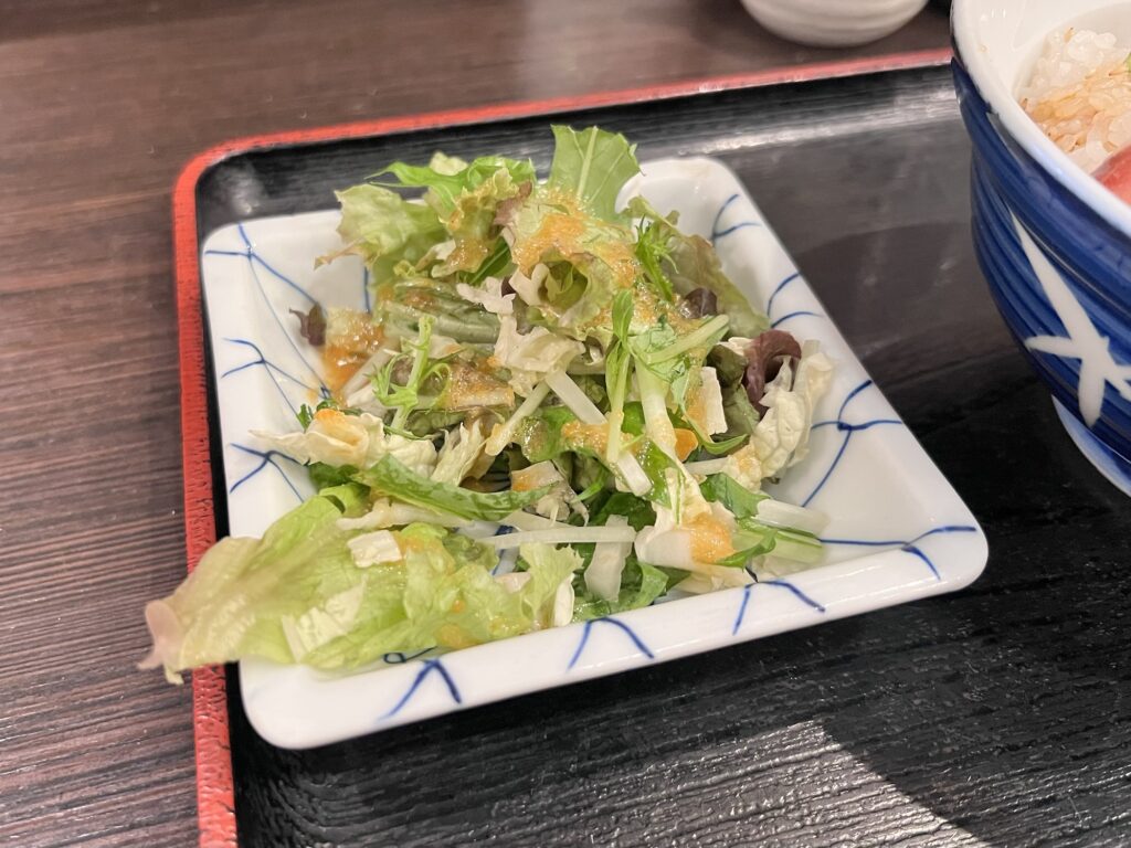 まぐろんちシーザーサラダアップ