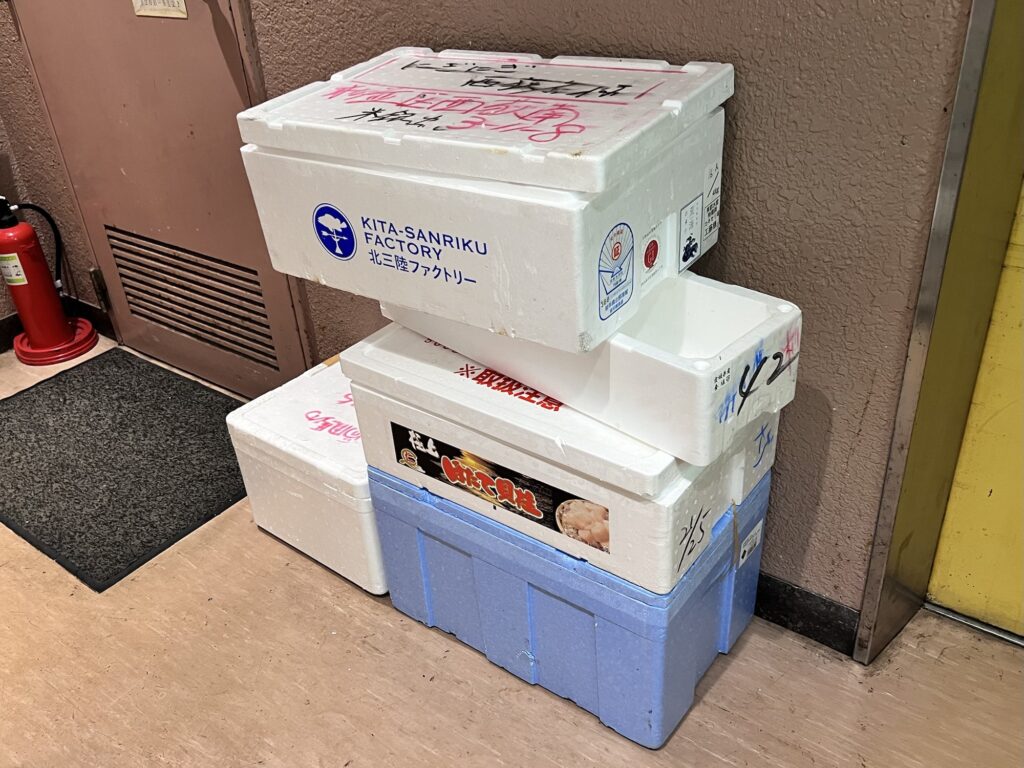 まぐろんち発泡スチロール