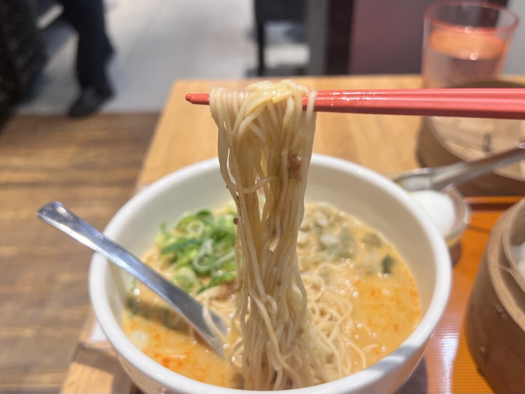 香家姫・担々麺麺リフトアップ