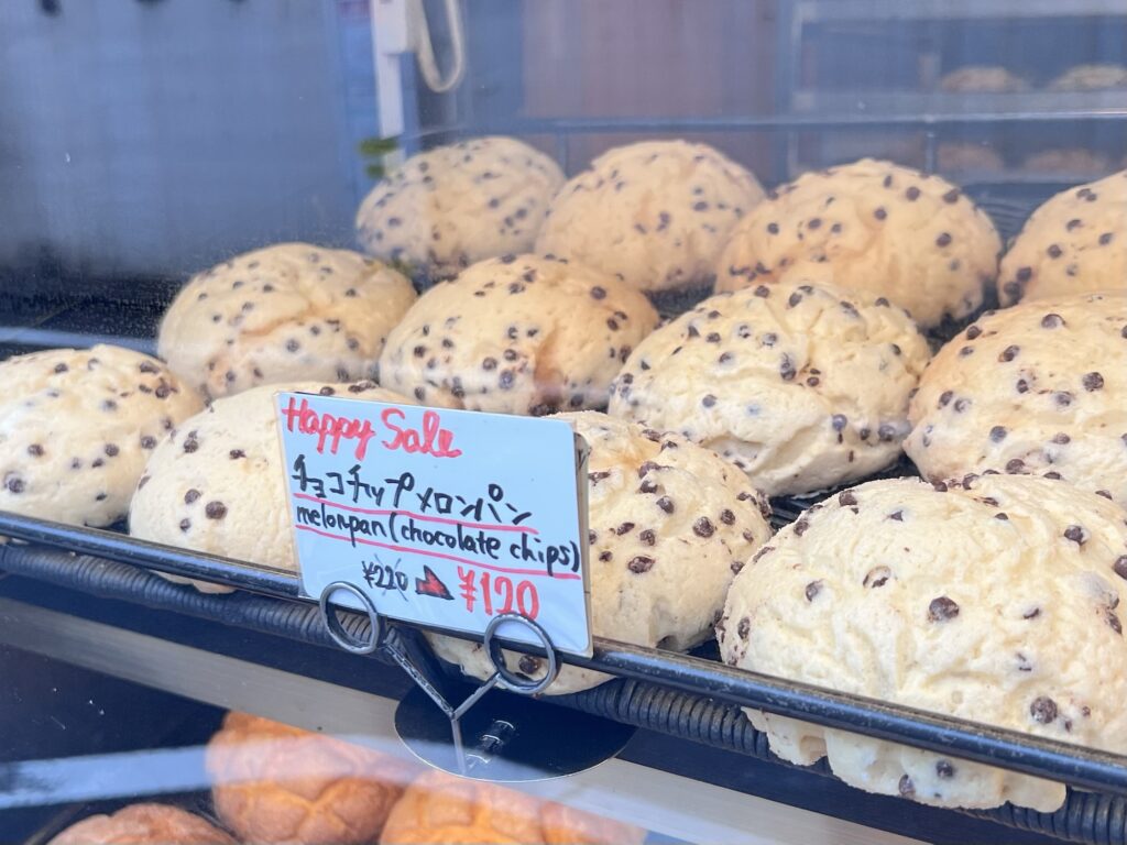 東京メロンパンショーケース内チョコチップメロンパン