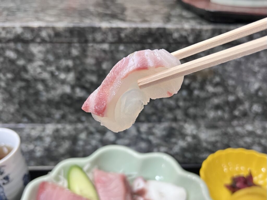 割烹桂タイの刺身リフトアップ