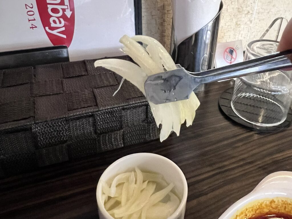 横浜ボンベイ玉ねぎのピクルスリフトアップ