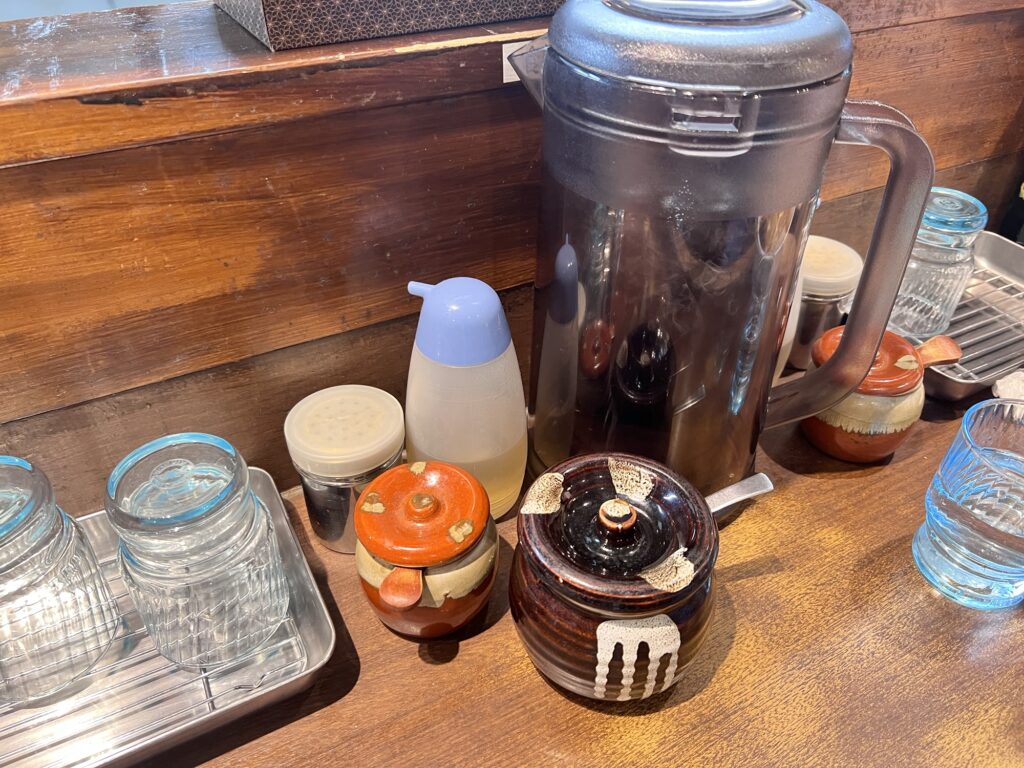 つけ麺屋ひまわり卓上味変アイテム