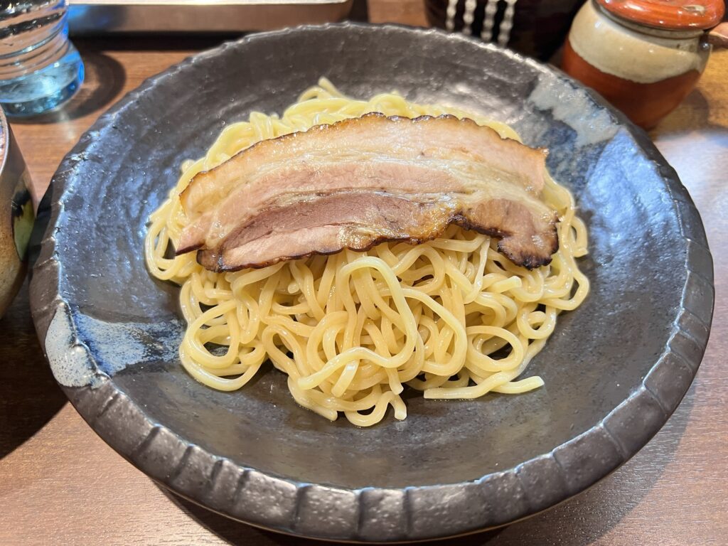 つけ麺屋ひまわり麺とチャーシューアップ