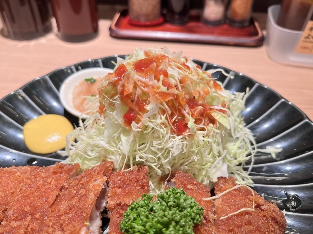 とん久トマトドレッシングかけたキャベツ