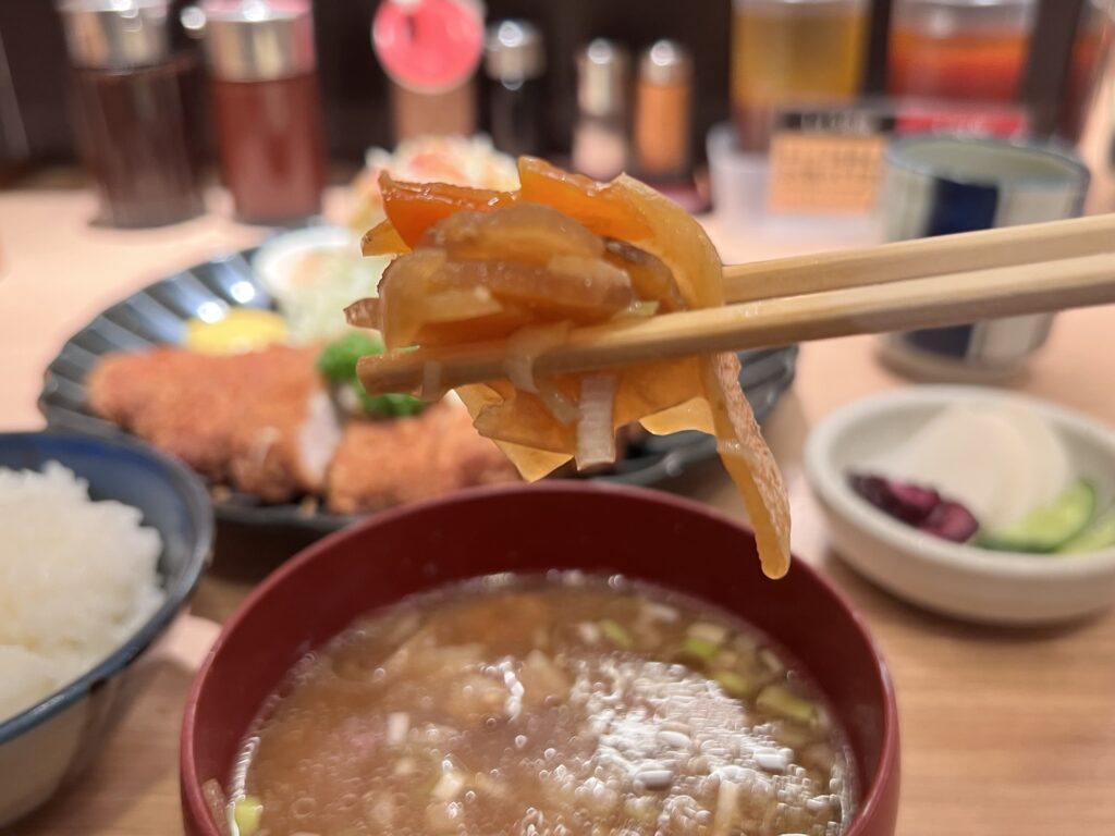 とん久豚汁具材リフトアップ