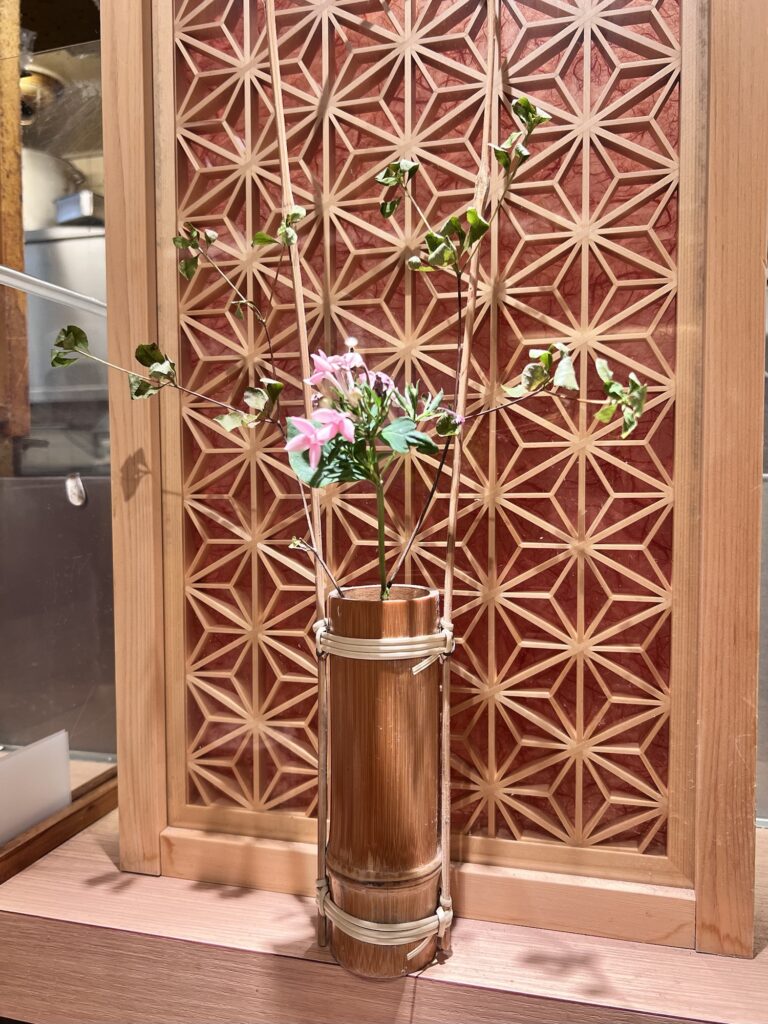 とん久カウンターの花