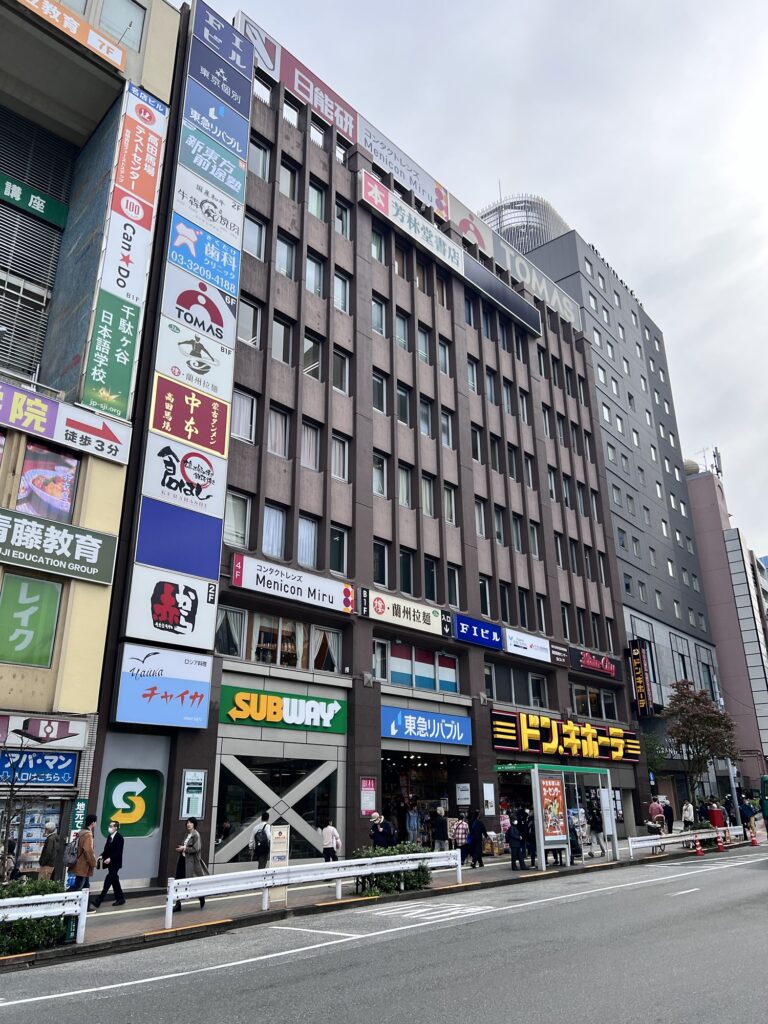 チャイカが入るビル外観