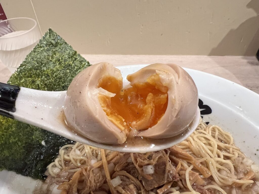 俺の空味玉割ったところ