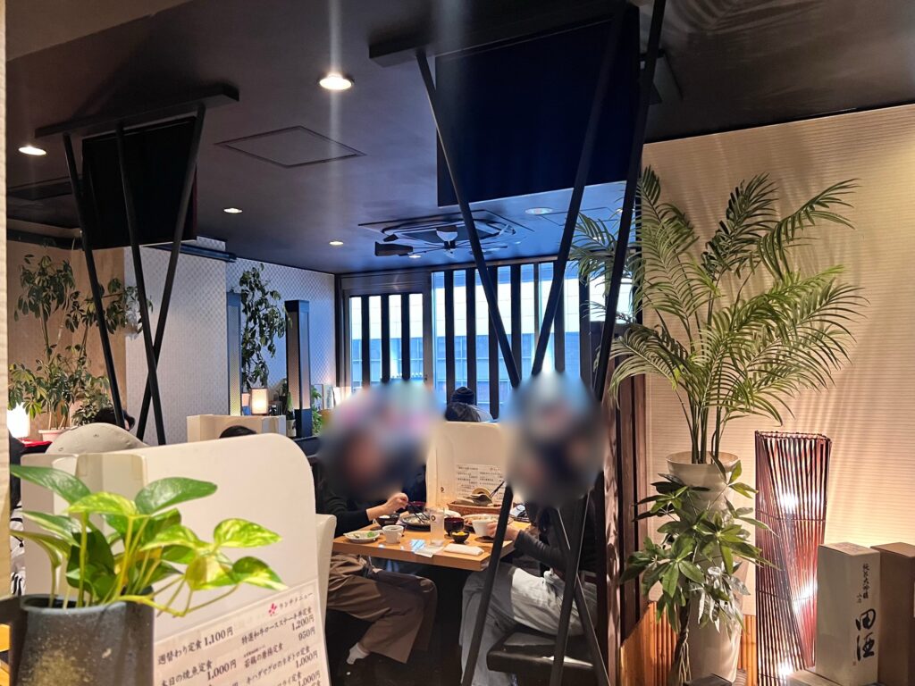 さくらの庭店内テーブル席