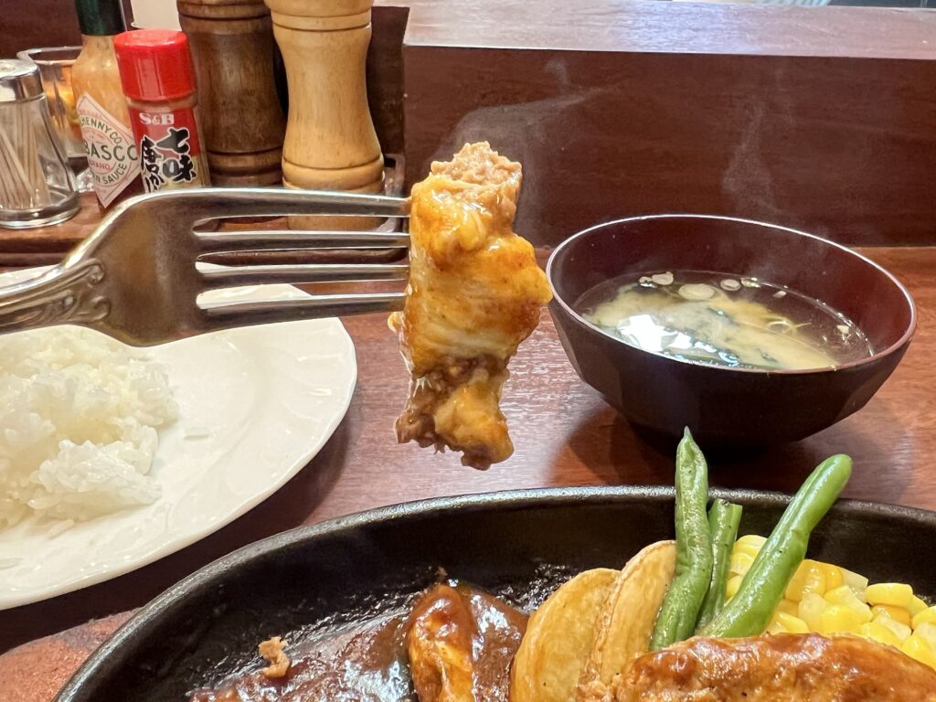 キッチン谷沢チーズ絡めてハンバーグリフトアップ