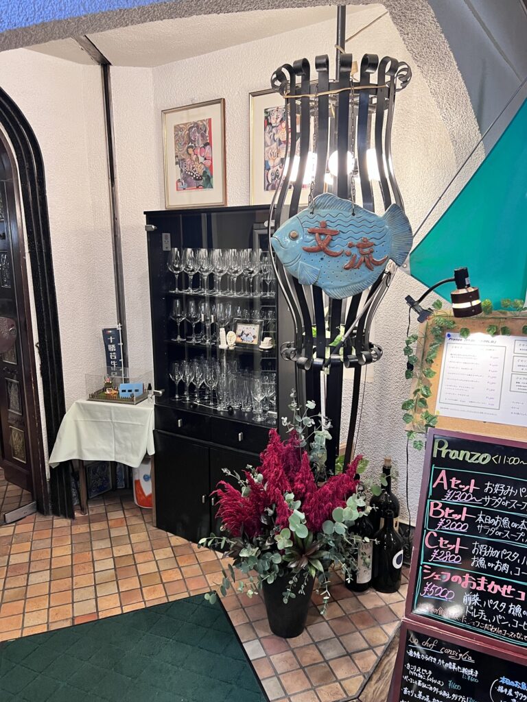 文流ワイングラス棚