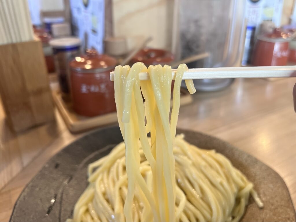やすべえ麺リフトアップ