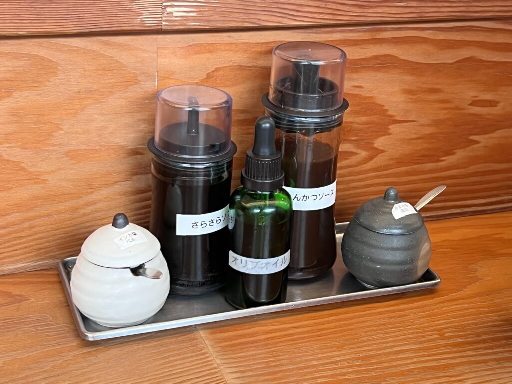 とんかつひなたソースと塩とオリーブオイル