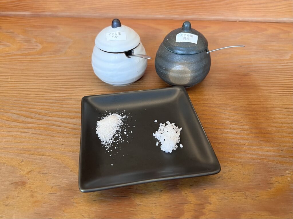 とんかつひなた小皿に出した塩