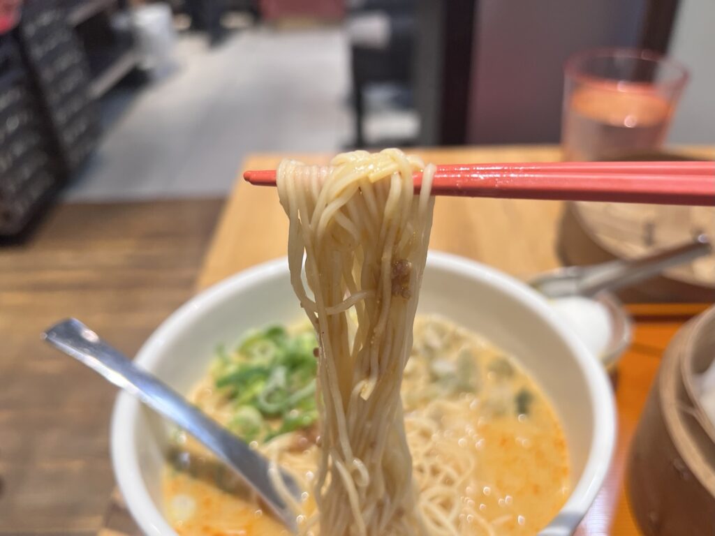 香家姫・担々麺麺リフトアップ