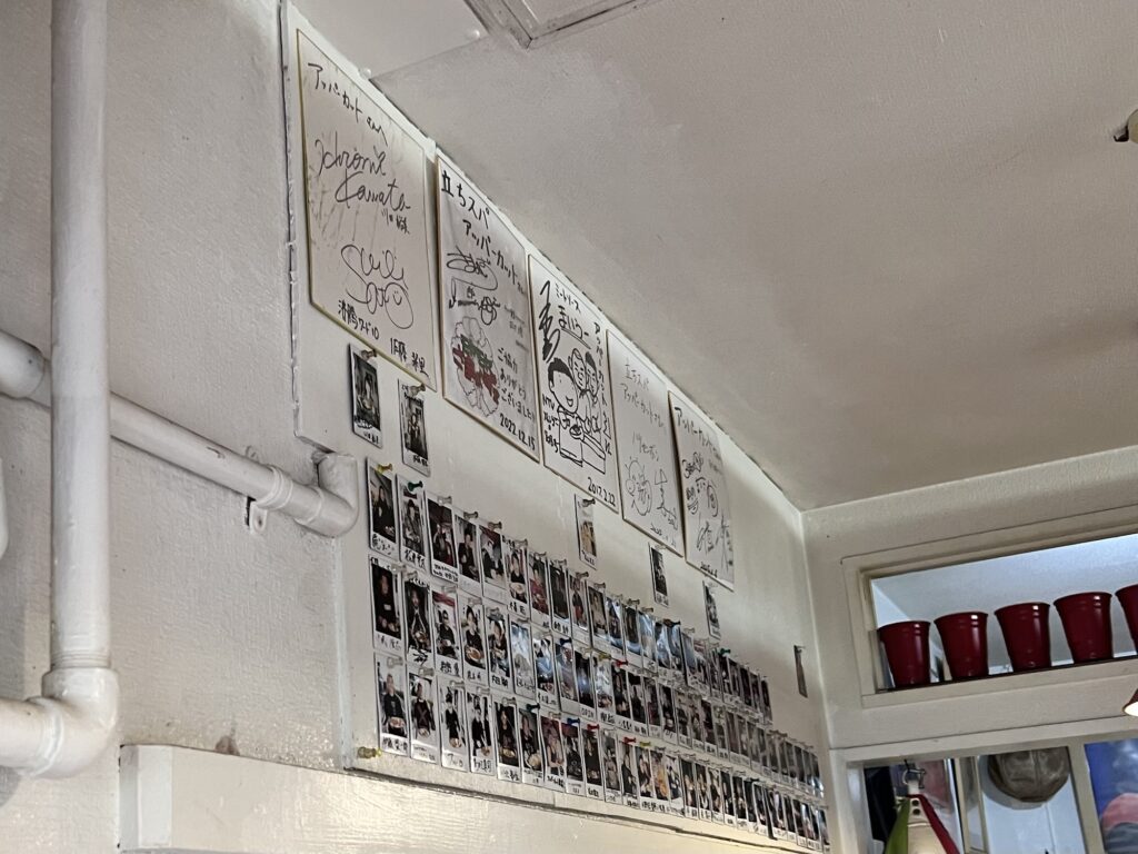 立ちスパアッパーカット有名人サイン