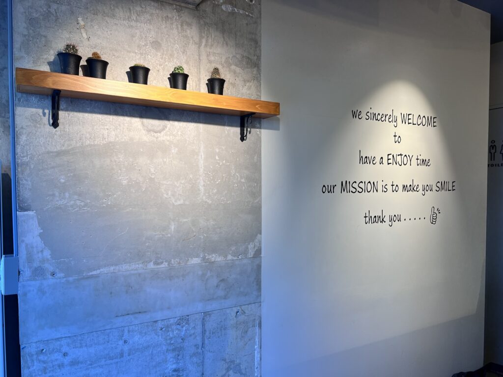 BABA NOODLE HOUSE店内壁