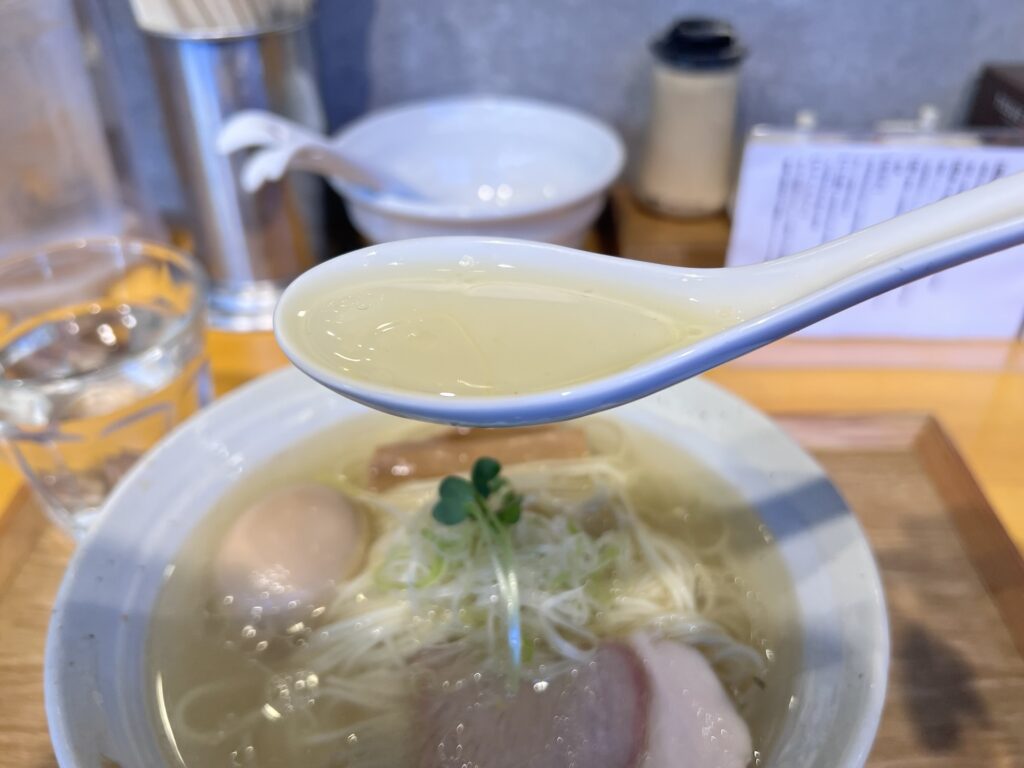 BABA NOODLE HOUSEスープリフトアップ