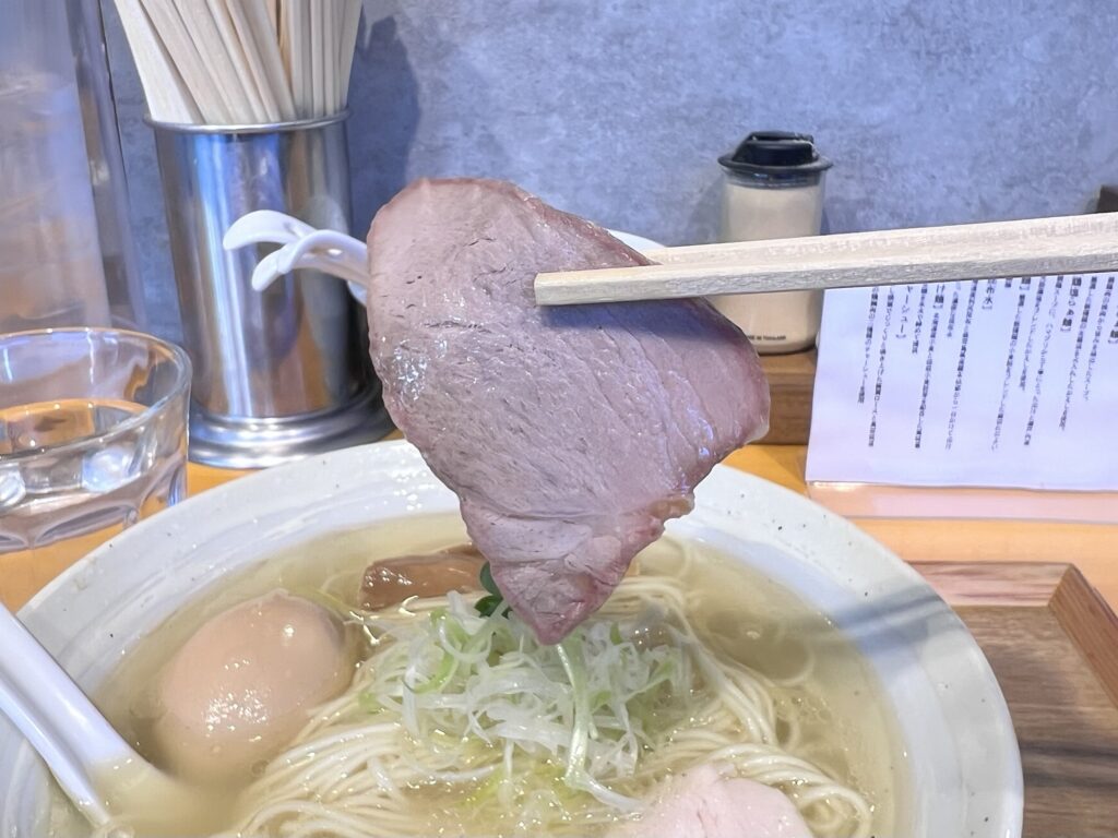 BABA NOODLE HOUSE燻製豚チャーシューリフトアップ