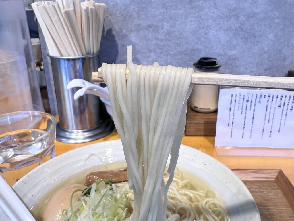 BABA NOODLE HOUSE麺リフトアップ