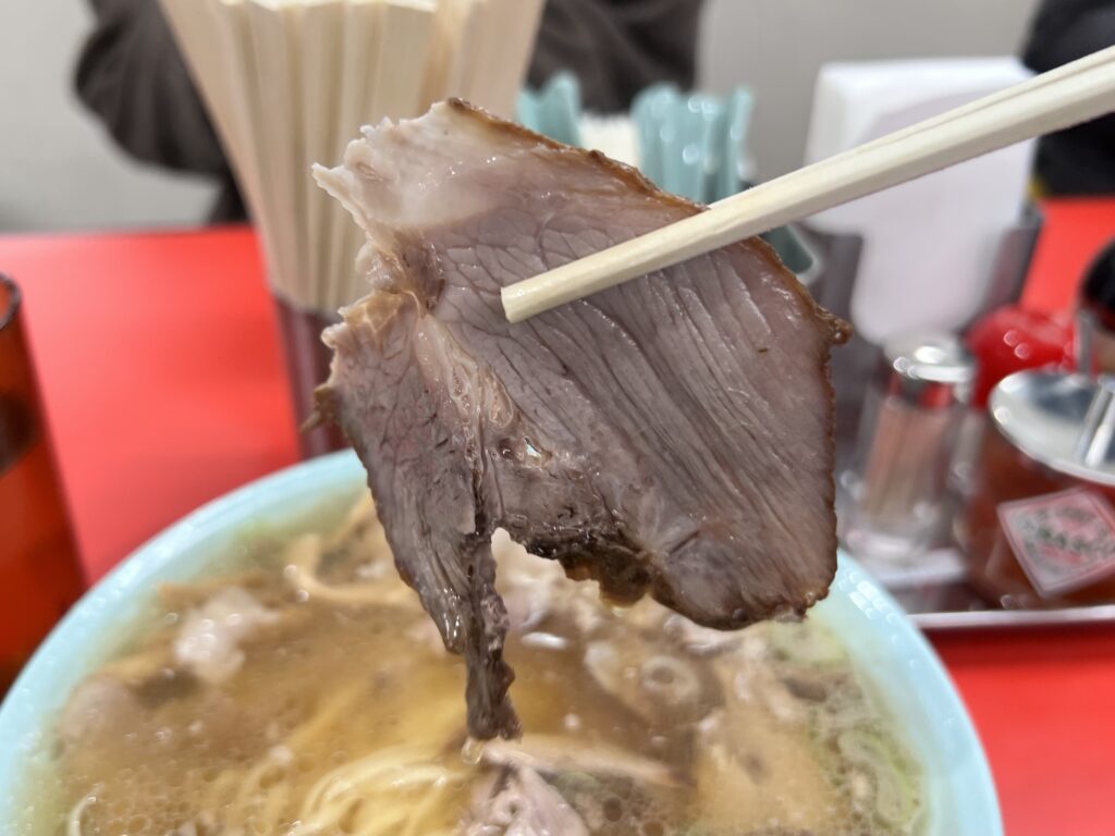 なぎちゃんラーメンチャーシューリフトアップ