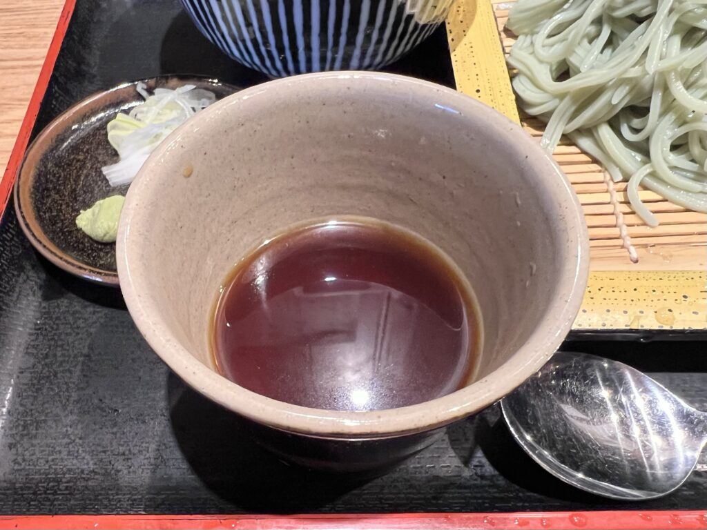 へぎそば昆秘伝のそばつゆアップ