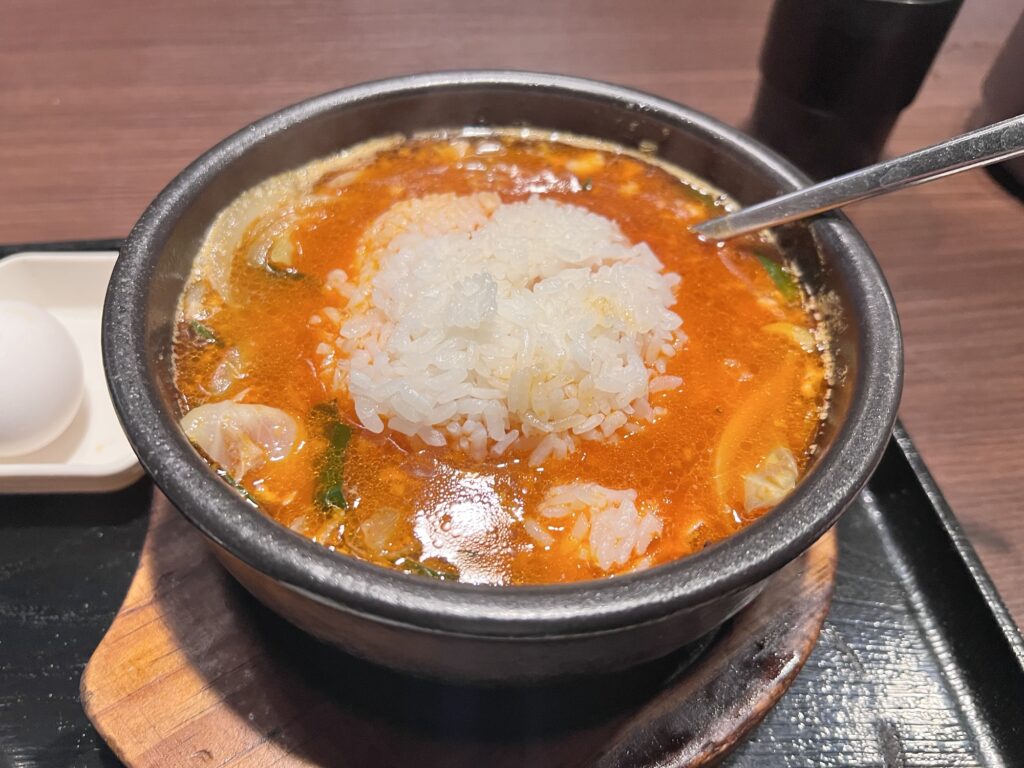 マニト牛スジ煮込みクッパにご飯投入