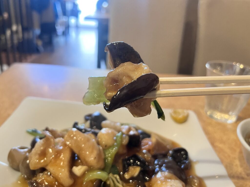 一番飯店特製上海焼きそばの具材リフトアップ