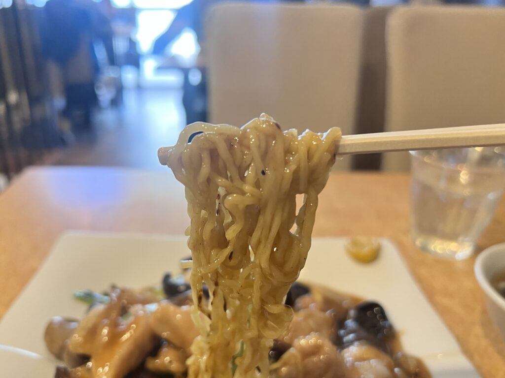 一番飯店特製上海焼きそば麺リフトアップ