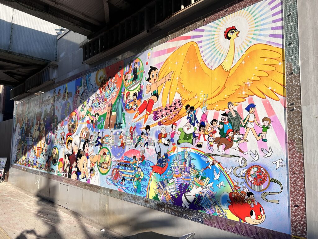 高田馬場駅ガード下の手塚治虫壁画1