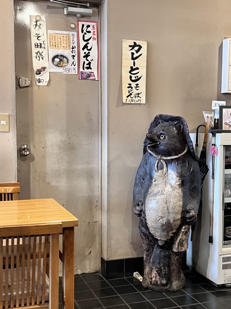 竹乃家たぬきの置物