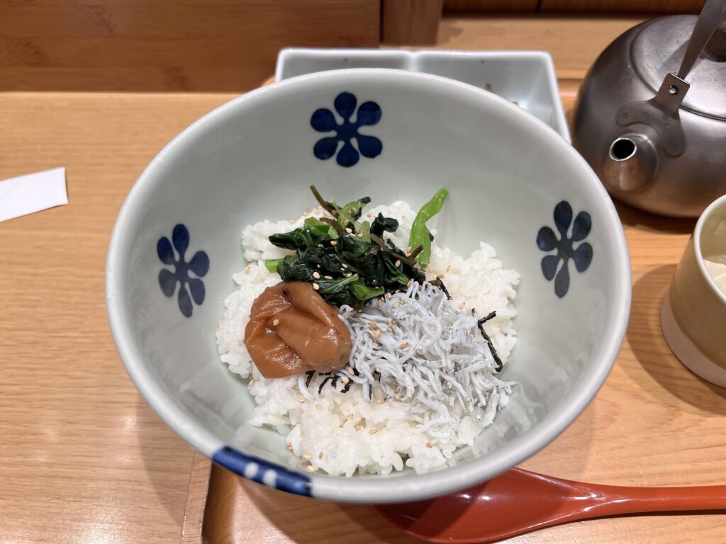 だし茶漬けえん釜揚げしらすと南高梅茶漬けアップ