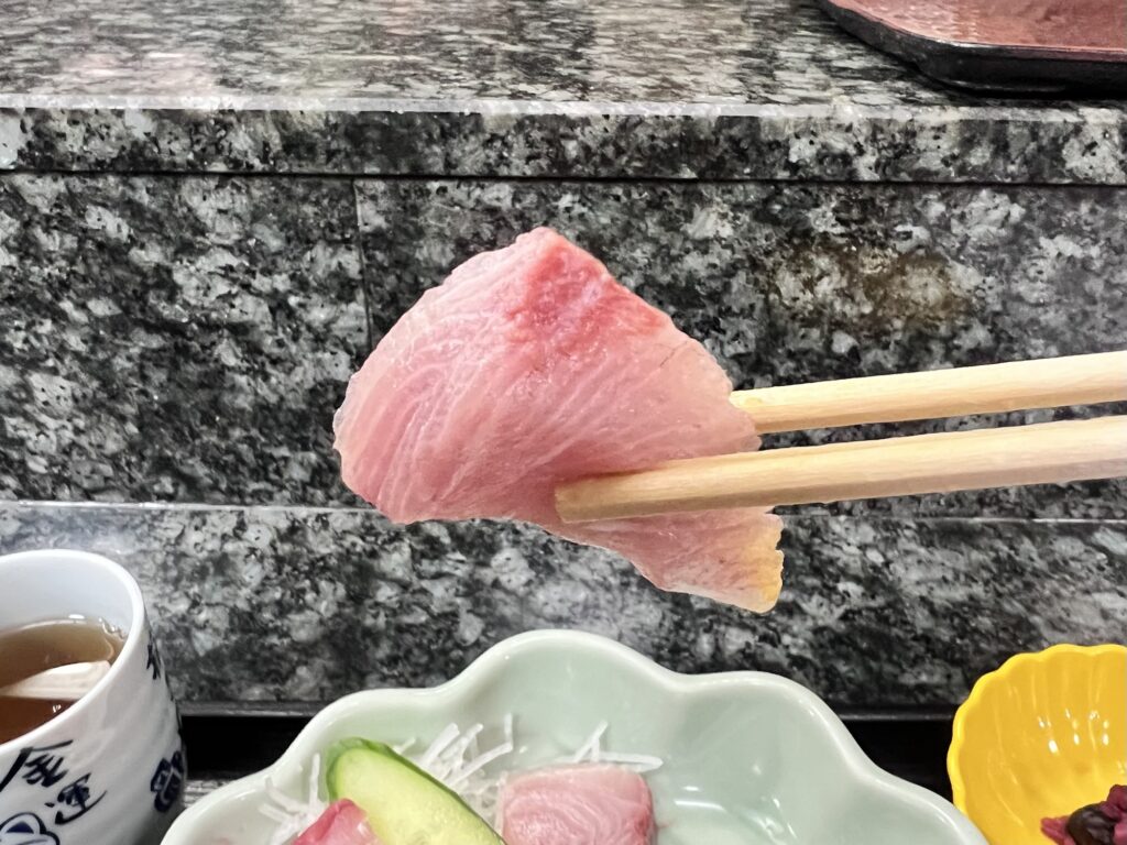 割烹桂カジキの刺身リフトアップ