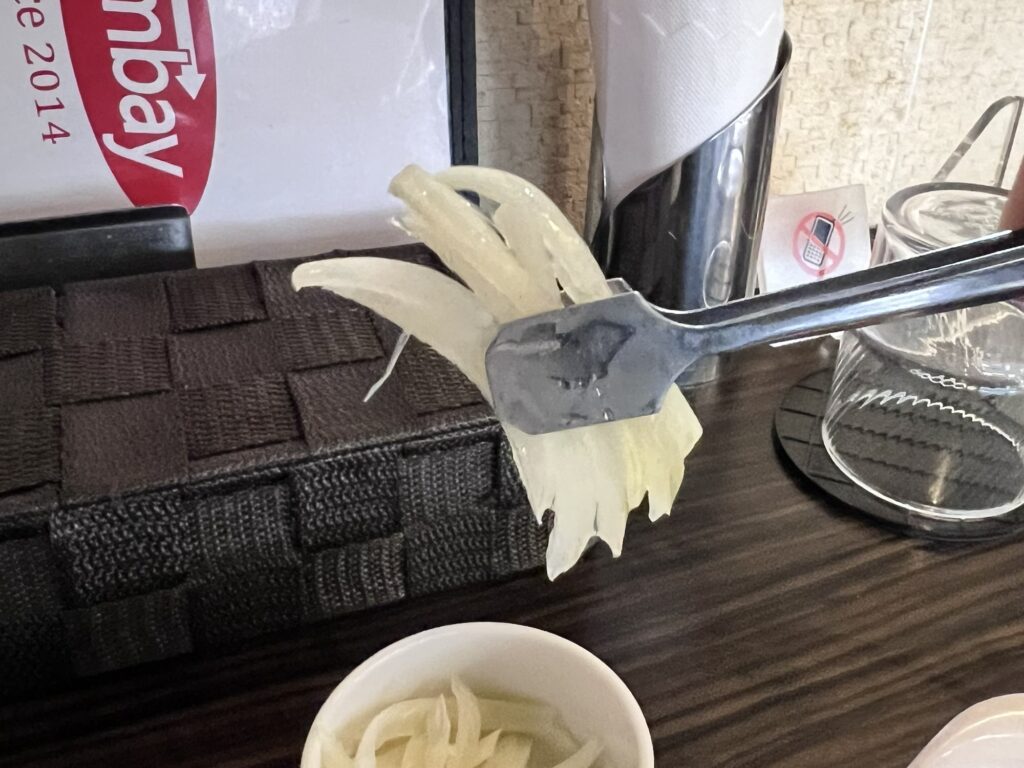 横浜ボンベイ玉ねぎのピクルスリフトアップ