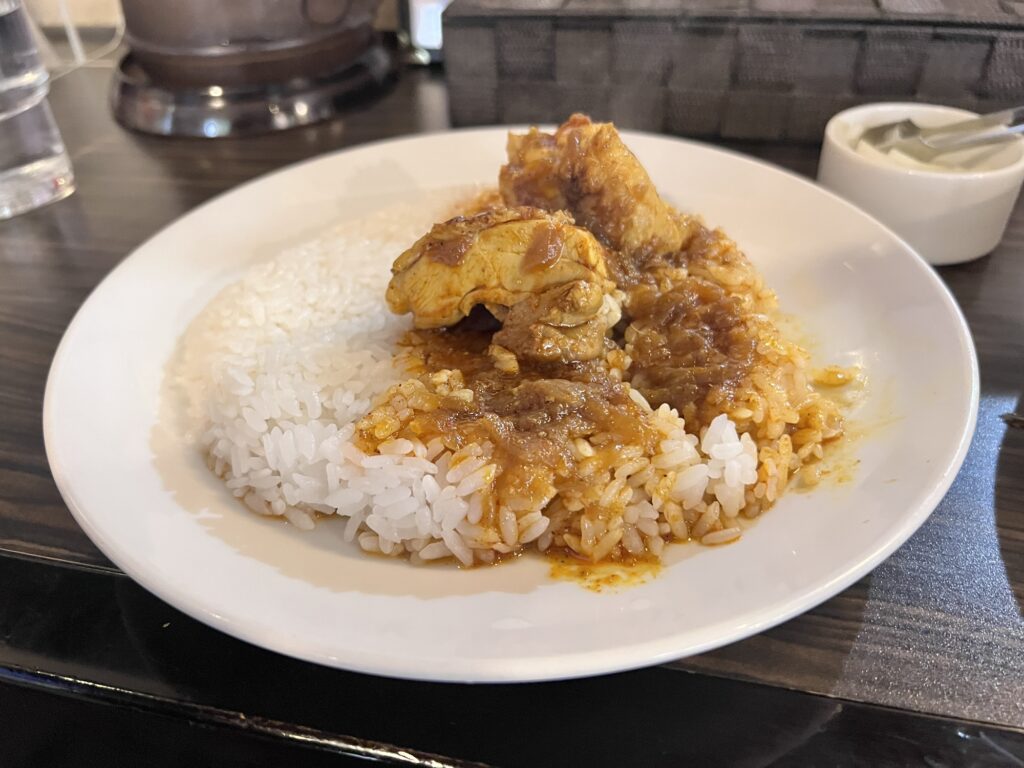 横浜ボンベイカレーをかけたご飯アップ
