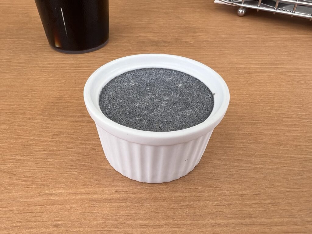 カフェコットンクラブ黒胡麻パンナコッタアップ