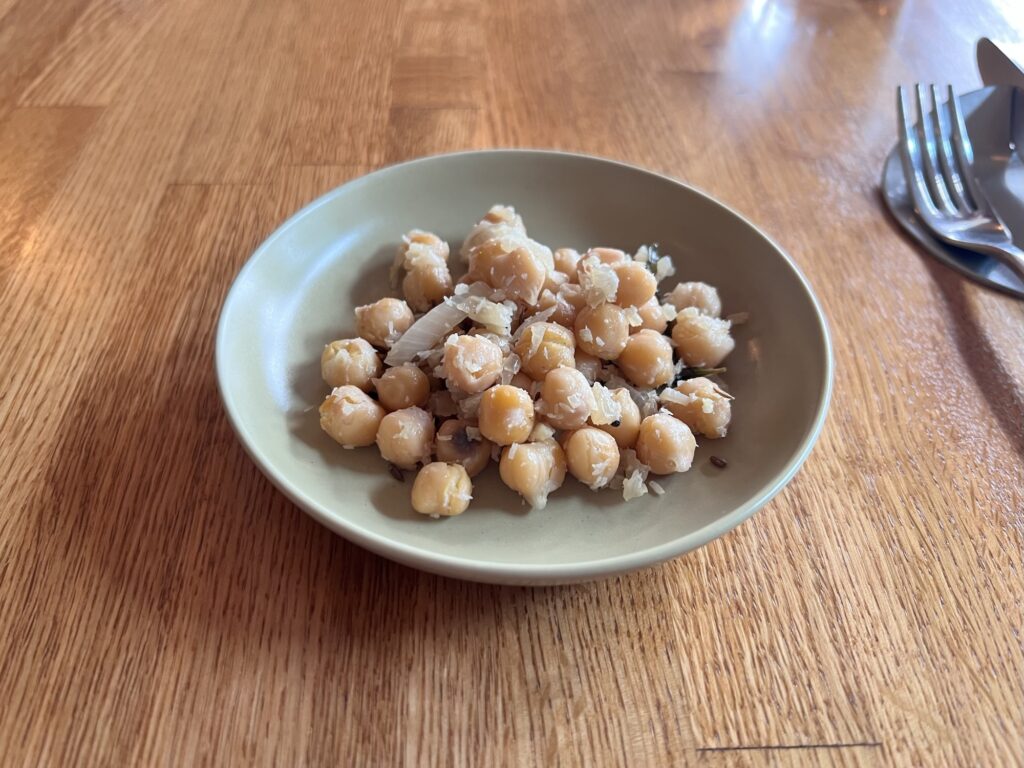 ビリヤニトウキョウひよこ豆のサラダアップ